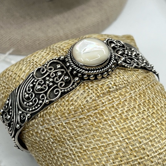 Vintage Suarti Bali 925 Sterling Silver Mother-of-Pearl Cuff Bracelet - Picture 13 of 16